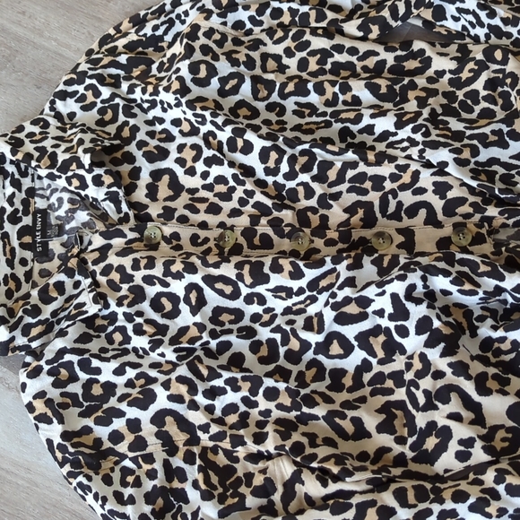 FINAL SALE 🌿LEOPARD PRINT CROP TOP🌿 - Picture 2 of 8